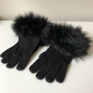 Ann Taylor faux fur knit gloves in black